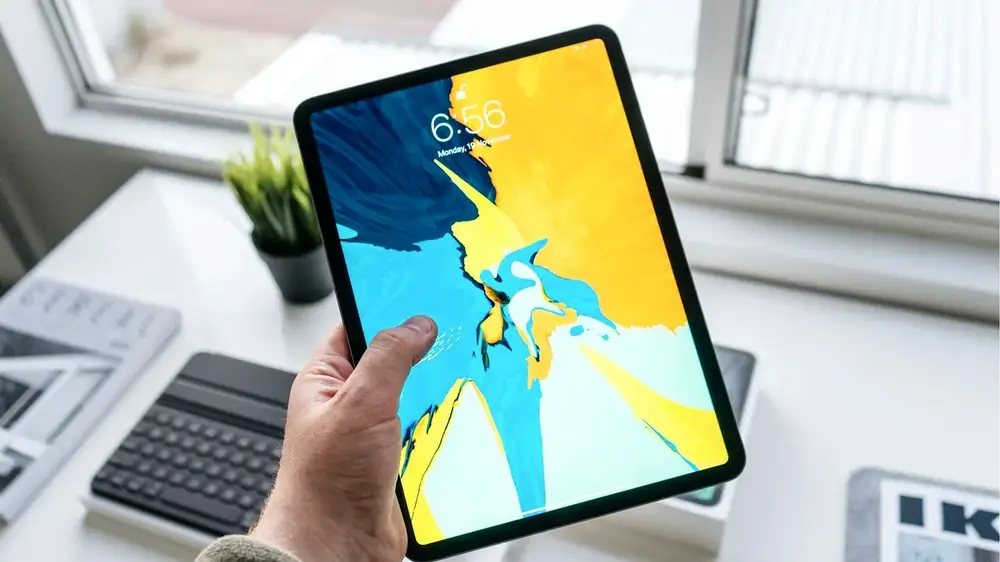 Person holding a tablet
